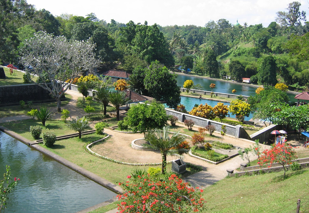 Taman Narmada Bali Raja Paduan Wisata Alam Dan Budaya Di Bali