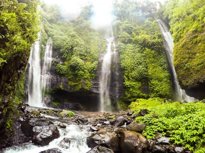 Menikmati Keindahan Air Terjun Sekumpul Di Sawan Buleleng Bali