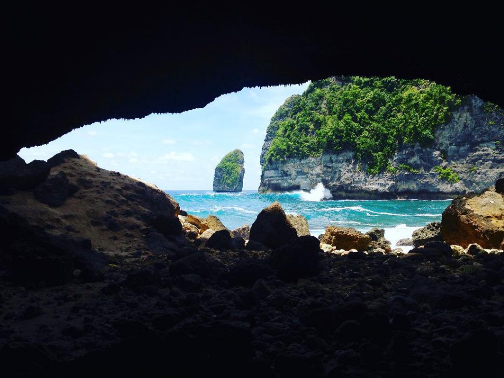 Pantai Banah Nusa Penida: Pesona Alam Tebing yang Menawan Pantai Banah Nusa Penida: Pesona Alam Tebing yang Menawan
