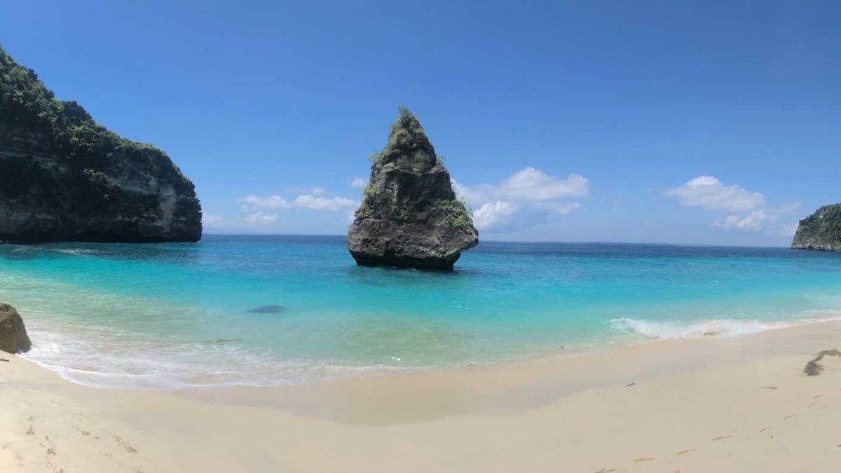 Menelusuri Pesona Tersembunyi Pantai Suwehan di Nusa Penida Menelusuri Pesona Tersembunyi Pantai Suwehan di Nusa Penida